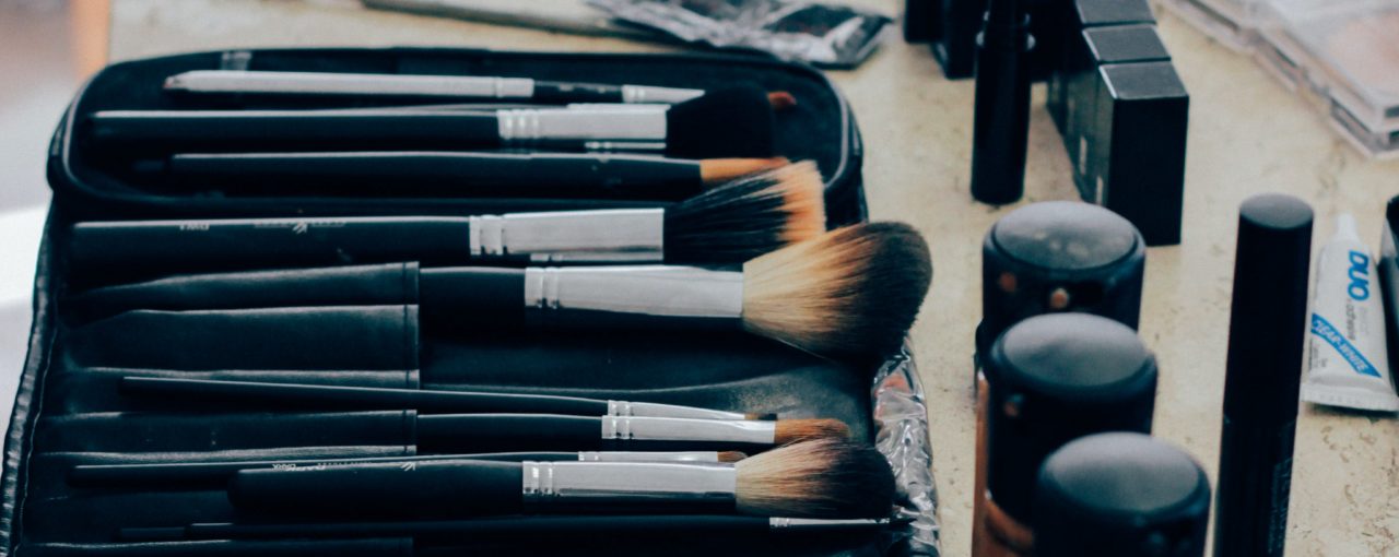 Les étapes essentielles pour un maquillage parfait : Teint, Yeux et Lèvres
